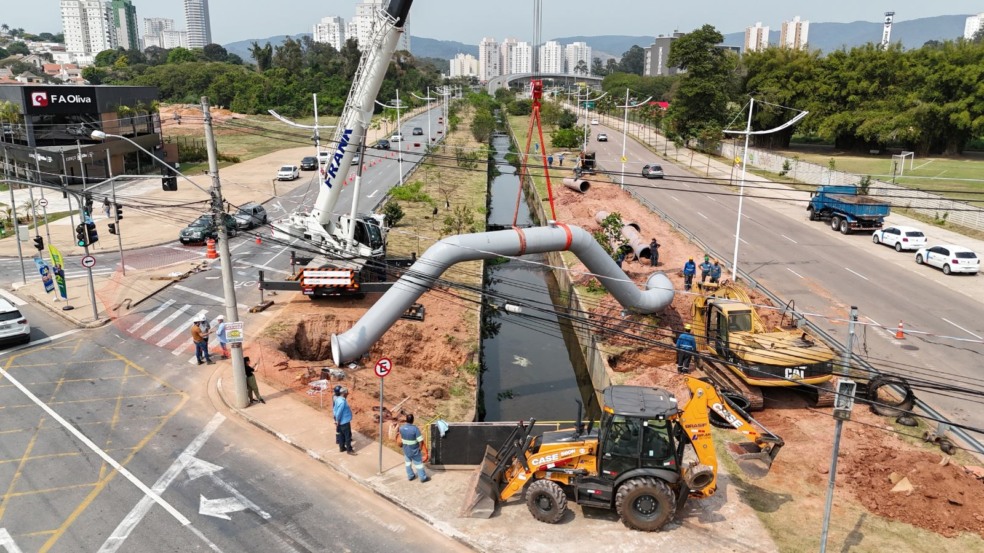 Instalação de cavalete de adutora do Córrego das Valquírias. Instalação de cavalete de adutora do Córrego das Valquírias.