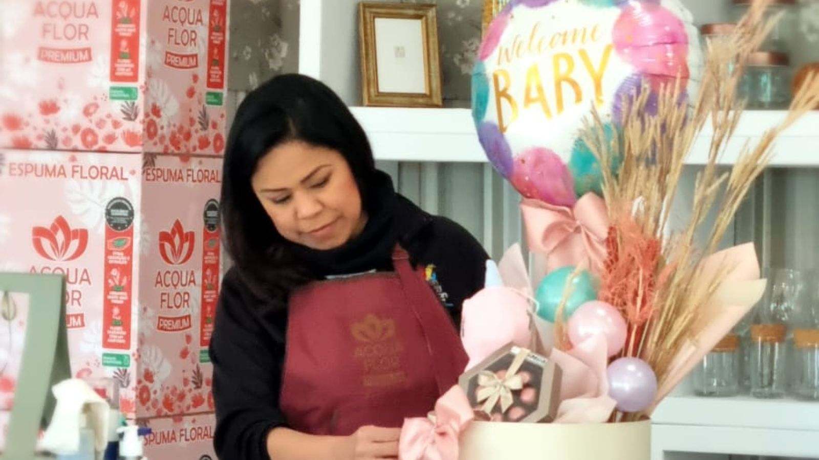 Marlys Parra ensina decoração com balões no Espaço Jundiaí Empreendedora.