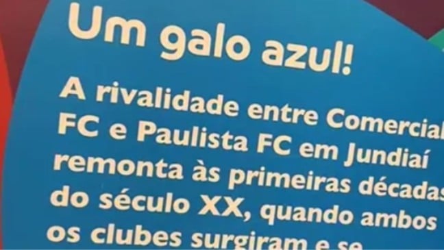 Placa da exposição Sesc Jundiaí com texto sobre a rivalidade entre Comercial FC e Paulista FC em Jundiaí.
