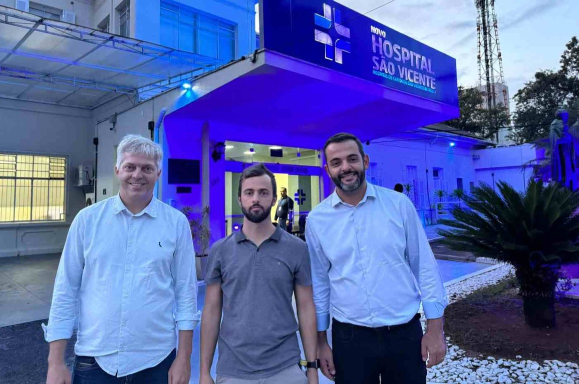Gustavo Martinelli e Ricardo Benassi, eleitos prefeito e vice-prefeito de Jundiaí, visitando o Hospital São Vicente com Juninho Adilson. Gustavo Martinelli e Ricardo Benassi, eleitos prefeito e vice-prefeito de Jundiaí, visitando o Hospital São Vicente com Juninho Adilson.