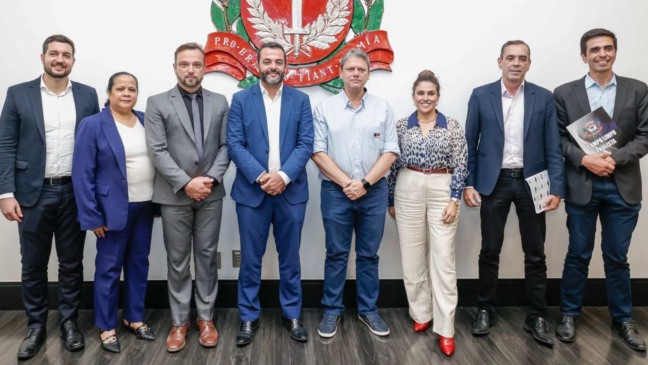 Prefeitos dos Municípios da Região Metropolitana de Jundiaí reunidos com o governador de São Paulo.