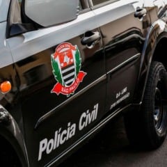 Viatura da Polícia Civil de São Paulo com brasão visível na porta