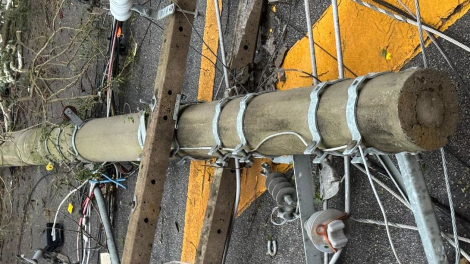 poste caído após chuva em Jundiaí