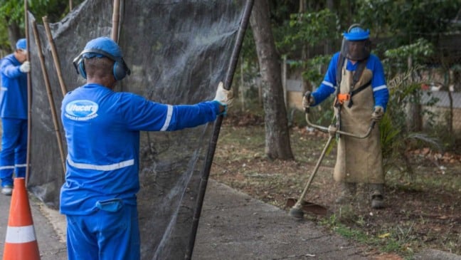 Funcionários realizam roçagem durante o mutirão ‘Quem Ama, Cuida’ região Sul em Jundiaí.