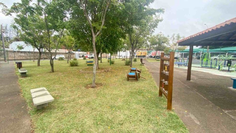 Corte, roçada e limpeza do local (Foto: Prefeitura de Jundiaí)