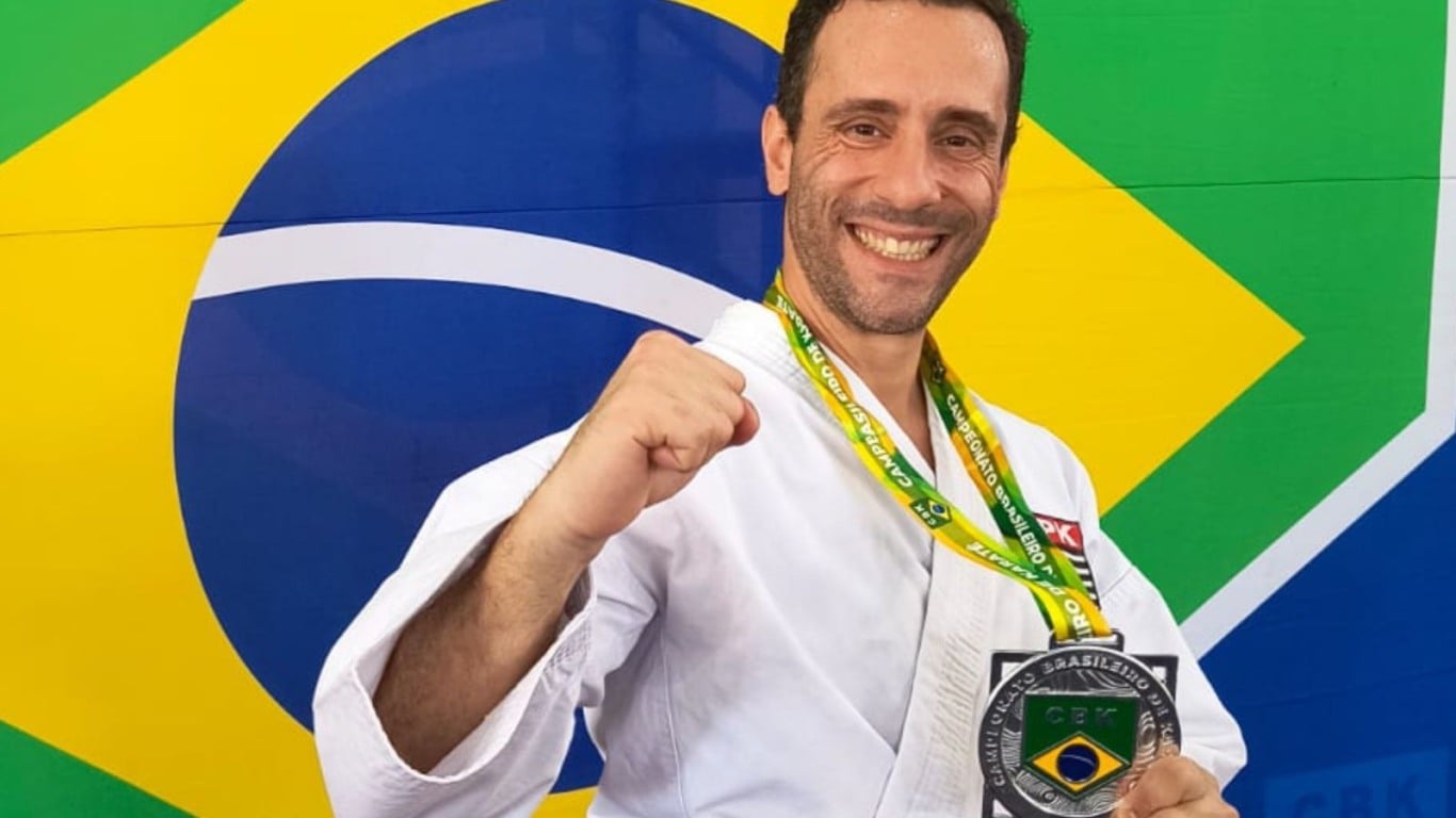 Atleta de Jundiaí conquista prata no Brasileiro de Karatê Atleta de Jundiaí conquista prata no Brasileiro de Karatê