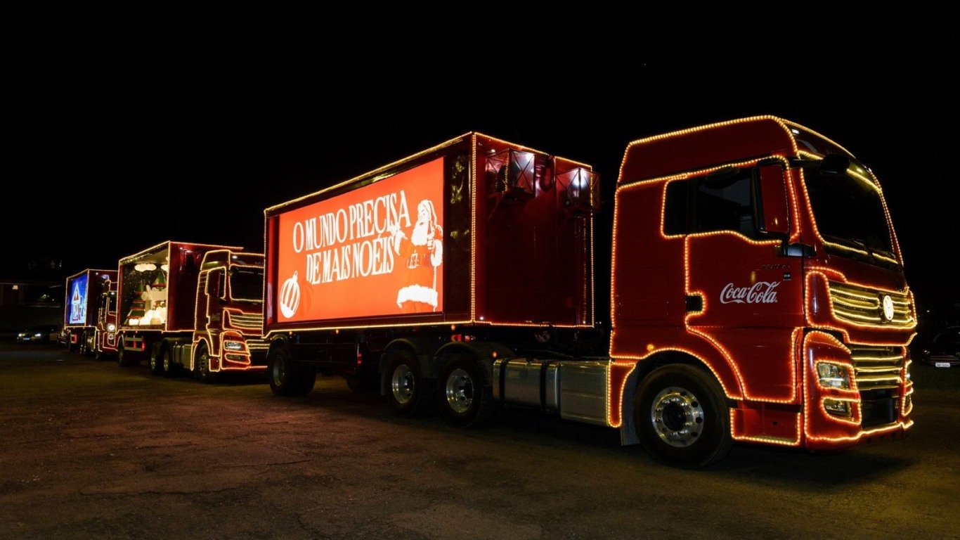 Caravana de Natal da Coca-Cola ilumina Jundiaí