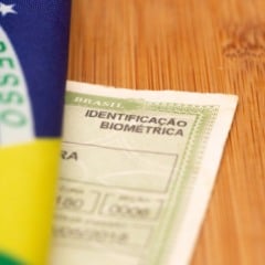 Bandeira do Brasil e RG