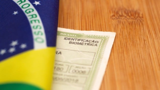 Bandeira do Brasil e RG