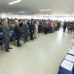Auditório do CIES lotado com autoridades e convidados durante a cerimônia dos 76 anos da Guarda Municipal de Jundiaí.