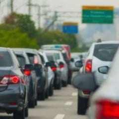 Carros em trânsito em São Paulo
