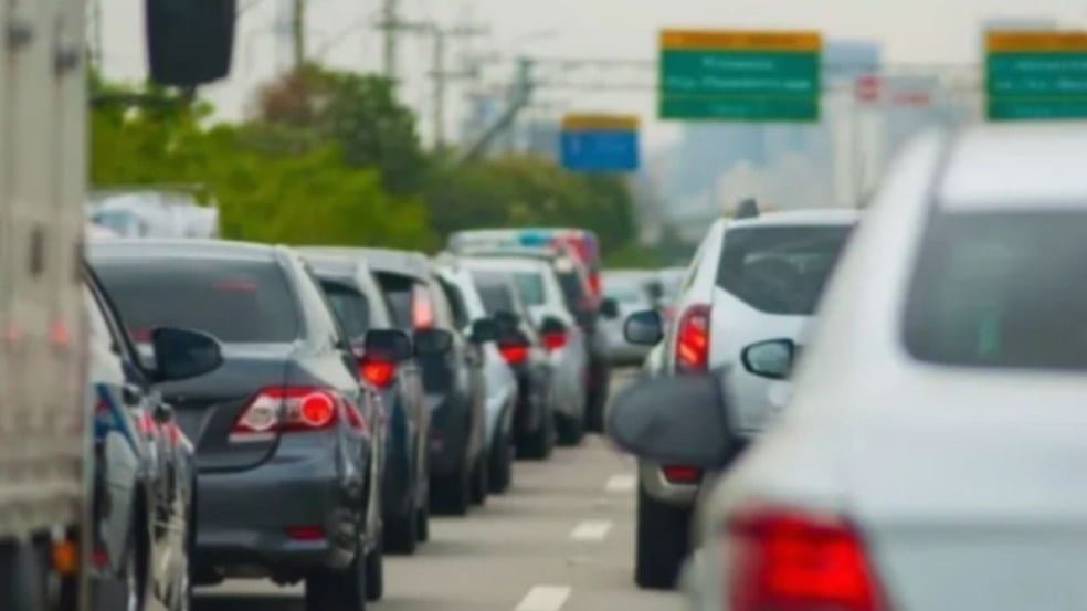 Carros em trânsito em São Paulo Carros em trânsito em São Paulo