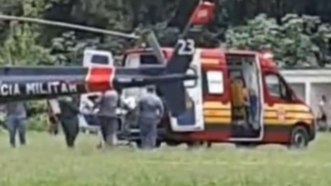 policial é socorrido após colisão com árbitro durante partida de futebol em Jundiaí