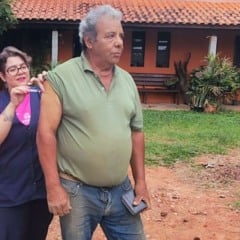 Agente de saúde aplica vacina contra febre amarela em morador de área rural de Jundiaí, durante ação casa a casa.