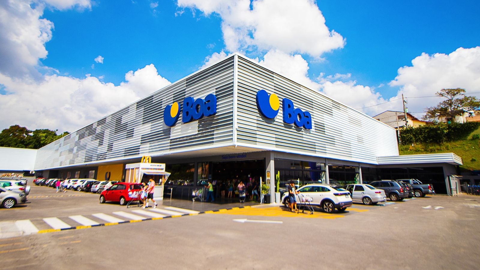 Fachada do Boa Supermercados de Várzea Paulista