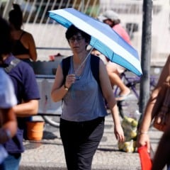 Mulher com sombrinha