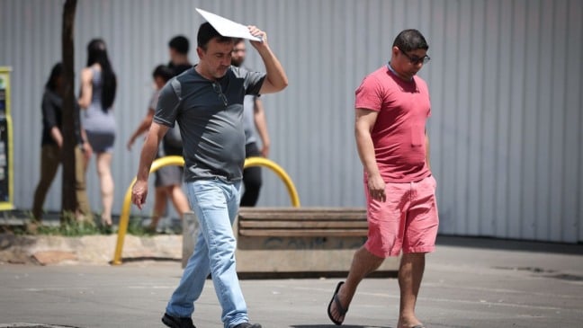 Homens com calor