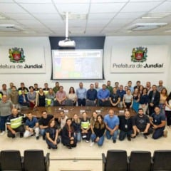Servidores e gestores reunidos em audit&oacute;rio da Prefeitura de Jundia&iacute; durante encontro institucional de valoriza&ccedil;&atilde;o e integra&ccedil;&atilde;o das equipes municipais.