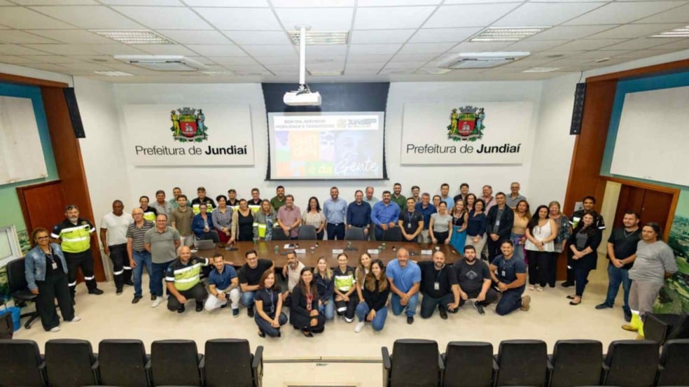 Servidores e gestores reunidos em auditório da Prefeitura de Jundiaí durante encontro institucional de valorização e integração das equipes municipais. Servidores e gestores reunidos em auditório da Prefeitura de Jundiaí durante encontro institucional de valorização e integração das equipes municipais.