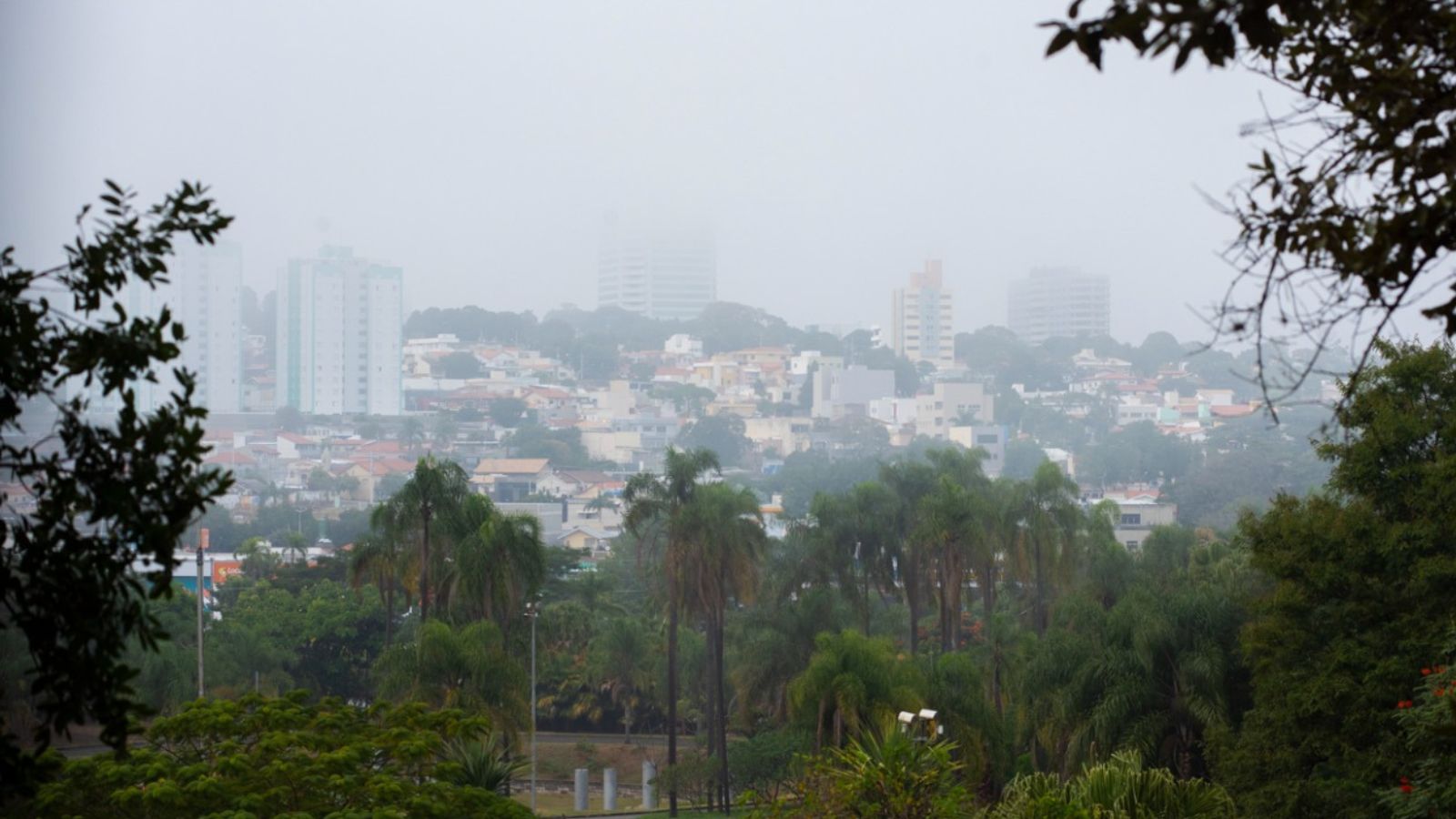 Tempo instável com chuva