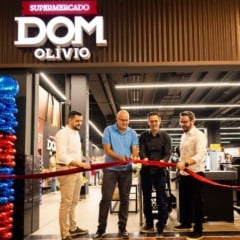 Corte da fita marca a inaugura&ccedil;&atilde;o da nova unidade do Supermercado Dom Ol&iacute;vio no Jundia&iacute;Shopping