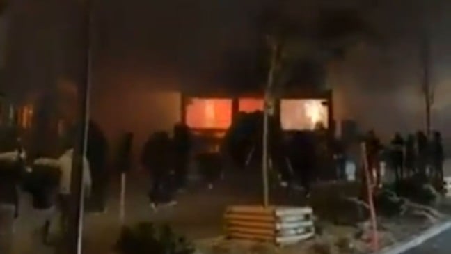 Incêndio em bar nos Alpes Suíços mata 10 e fere 100 na virada do ano