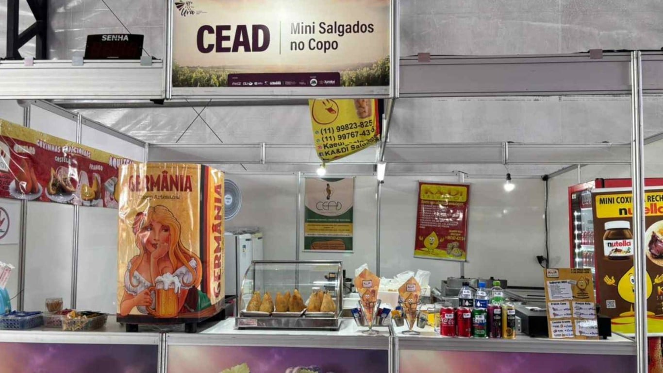 Estande do CEAD com mini salgados no copo no Espaço Bambino da Festa da Uva de Jundiaí. Estande do CEAD com mini salgados no copo no Espaço Bambino da Festa da Uva de Jundiaí.