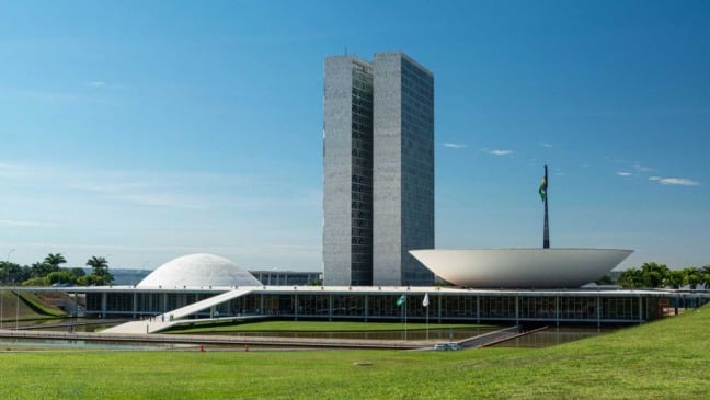 Congresso Nacional, em Brasília, com as torres da Câmara dos Deputados e do Senado e as cúpulas dos plenários em destaque.
