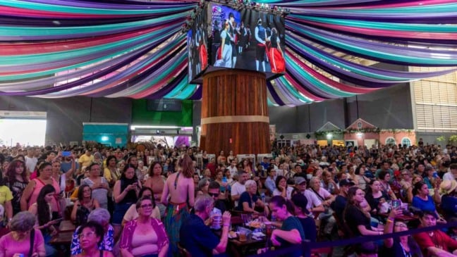 Público lota espaço interno do Parque da Uva durante a 41ª Festa da Uva e 12ª Expo Vinhos de Jundiaí.