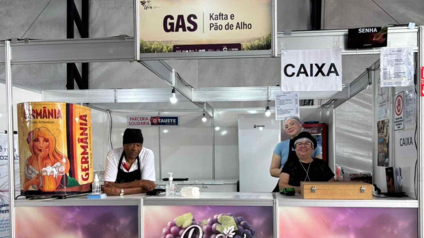 Estande do GAS com kafta e pão de alho no Espaço Bambino da Festa da Uva. Estande do GAS com kafta e pão de alho no Espaço Bambino da Festa da Uva.
