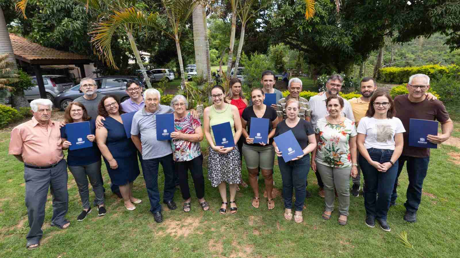 Entrega de matrículas no bairro Pracatu em Jundiaí
