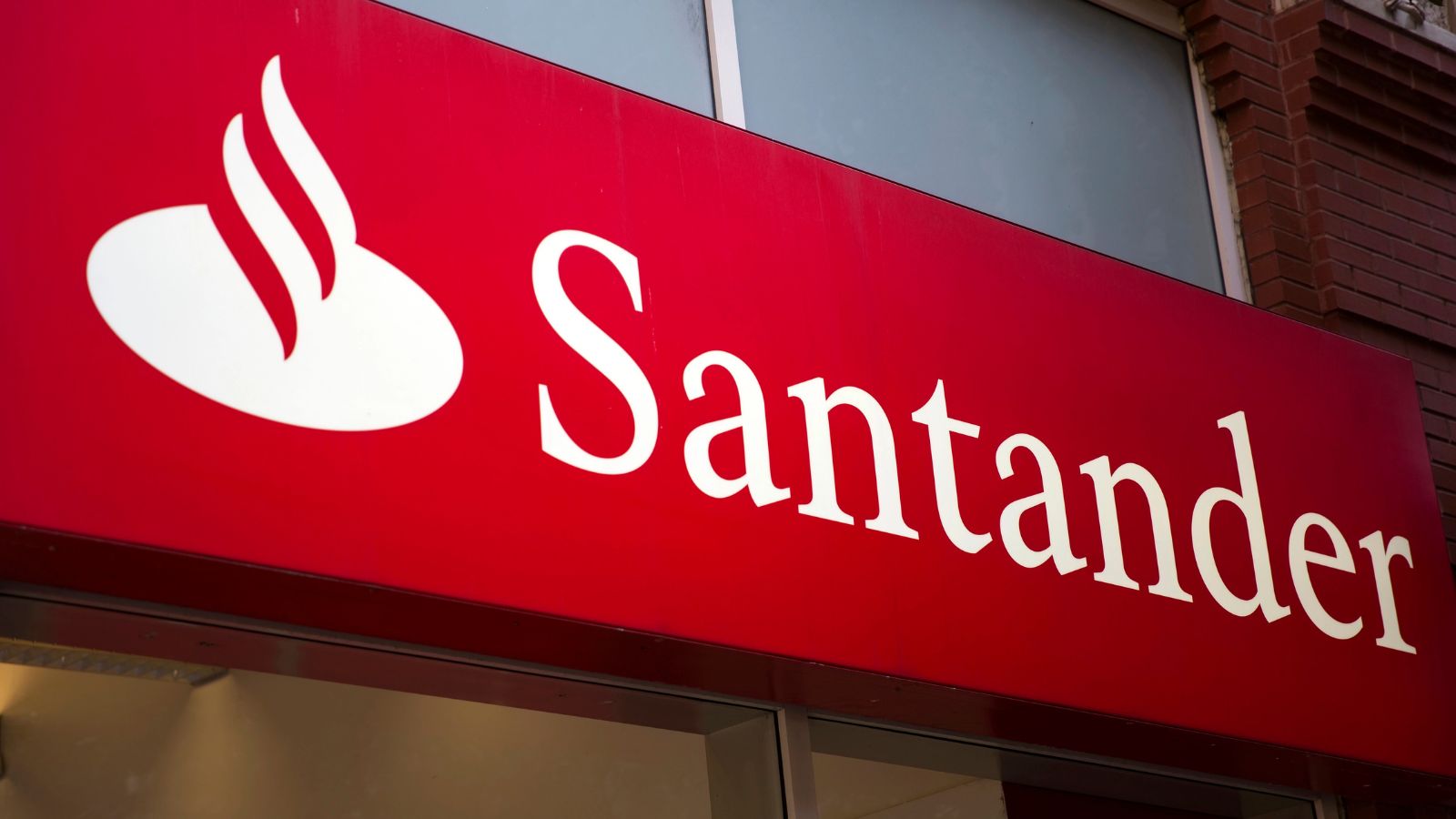 Santander abre vagas e busca talentos com benefícios e diferentes modelos de trabalho 1 Fachada do Banco Santander