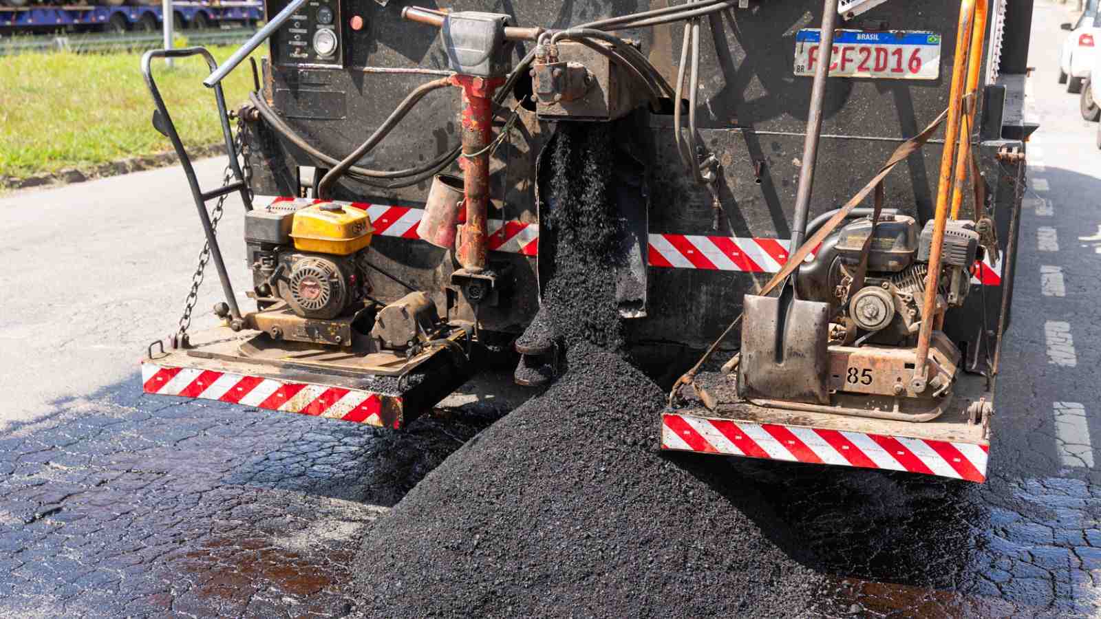 Equipe de tapa-buracos em Jundiaí
