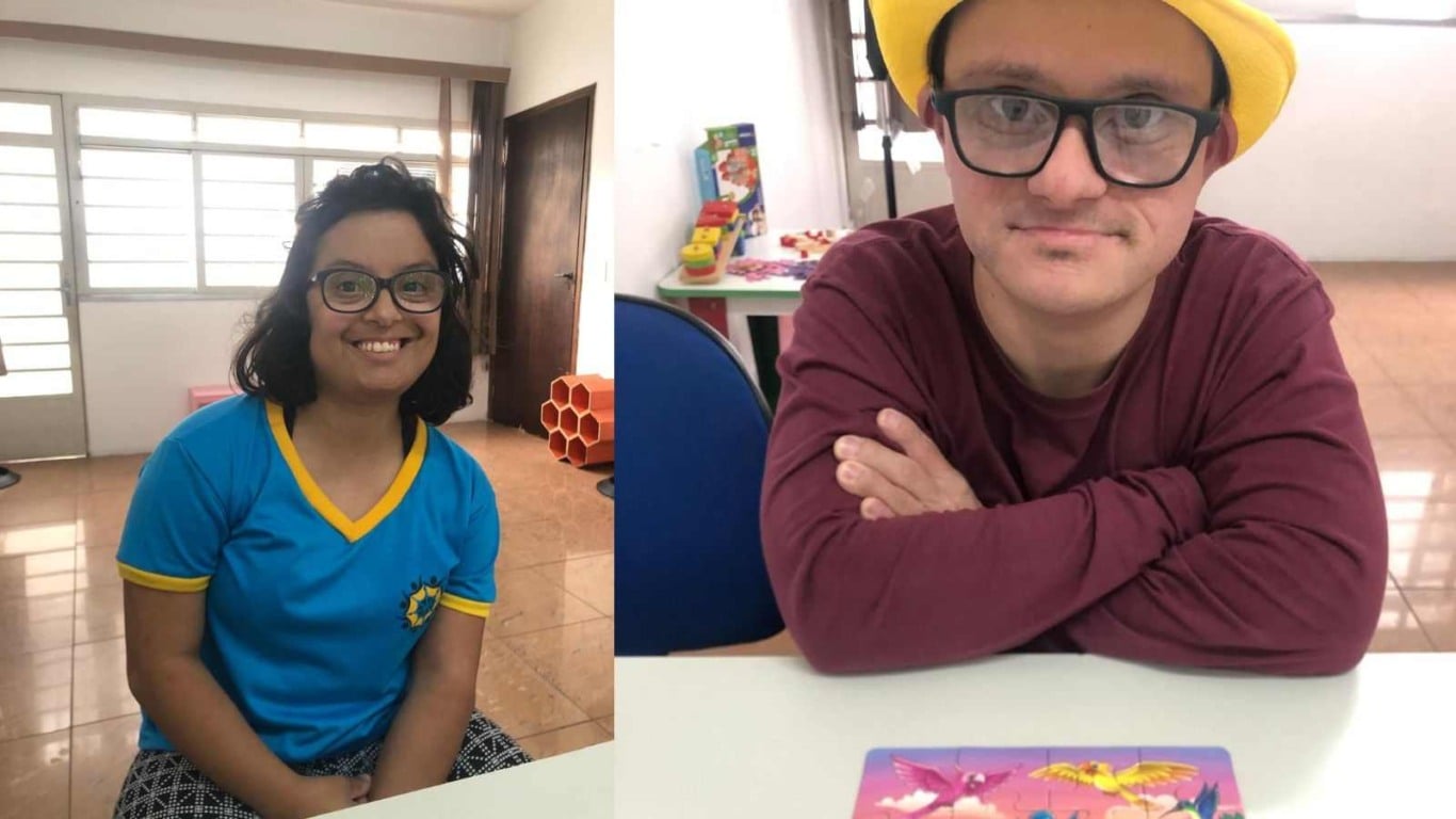 Duas pessoas com s&iacute;ndrome de Down participam de atividade pedag&oacute;gica na sede da Teia Down, em Jundia&iacute;.