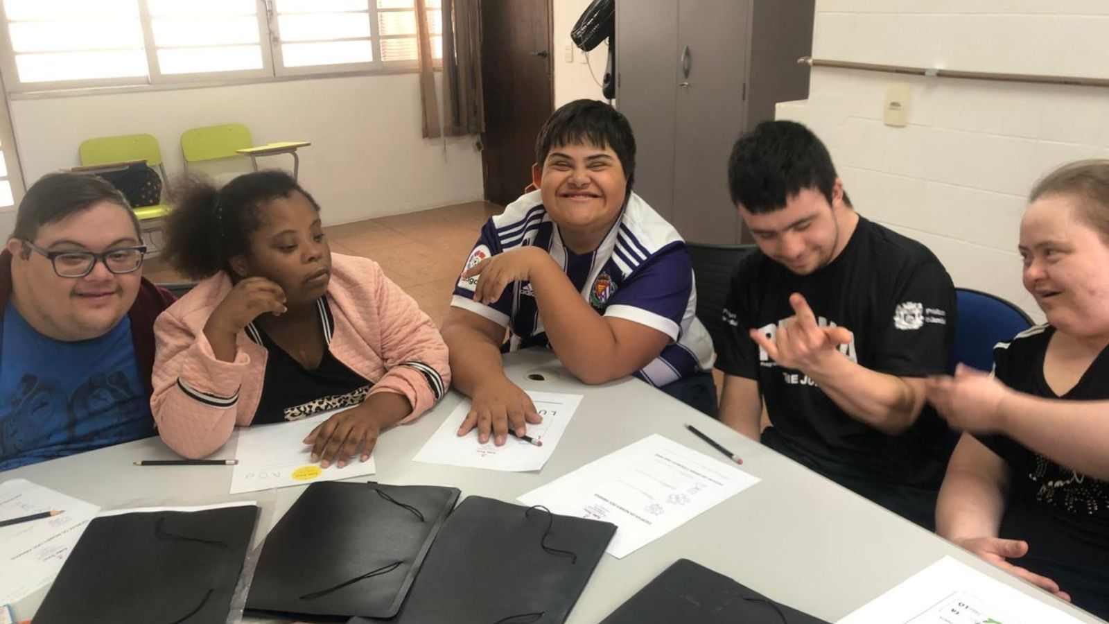 Integrantes da Associação Teia Down