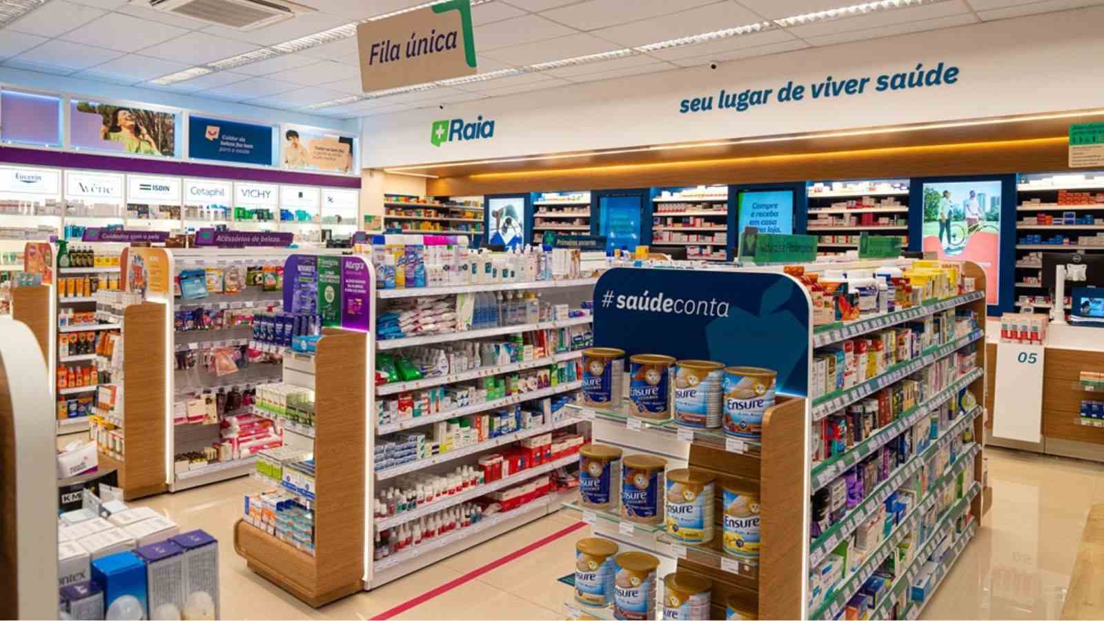 Fachada de uma farmácia Raia ou Drogasil