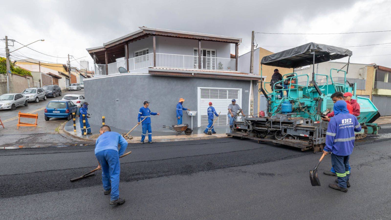 Obras de pavimentação na Rua Jair Peres em Jundiaí