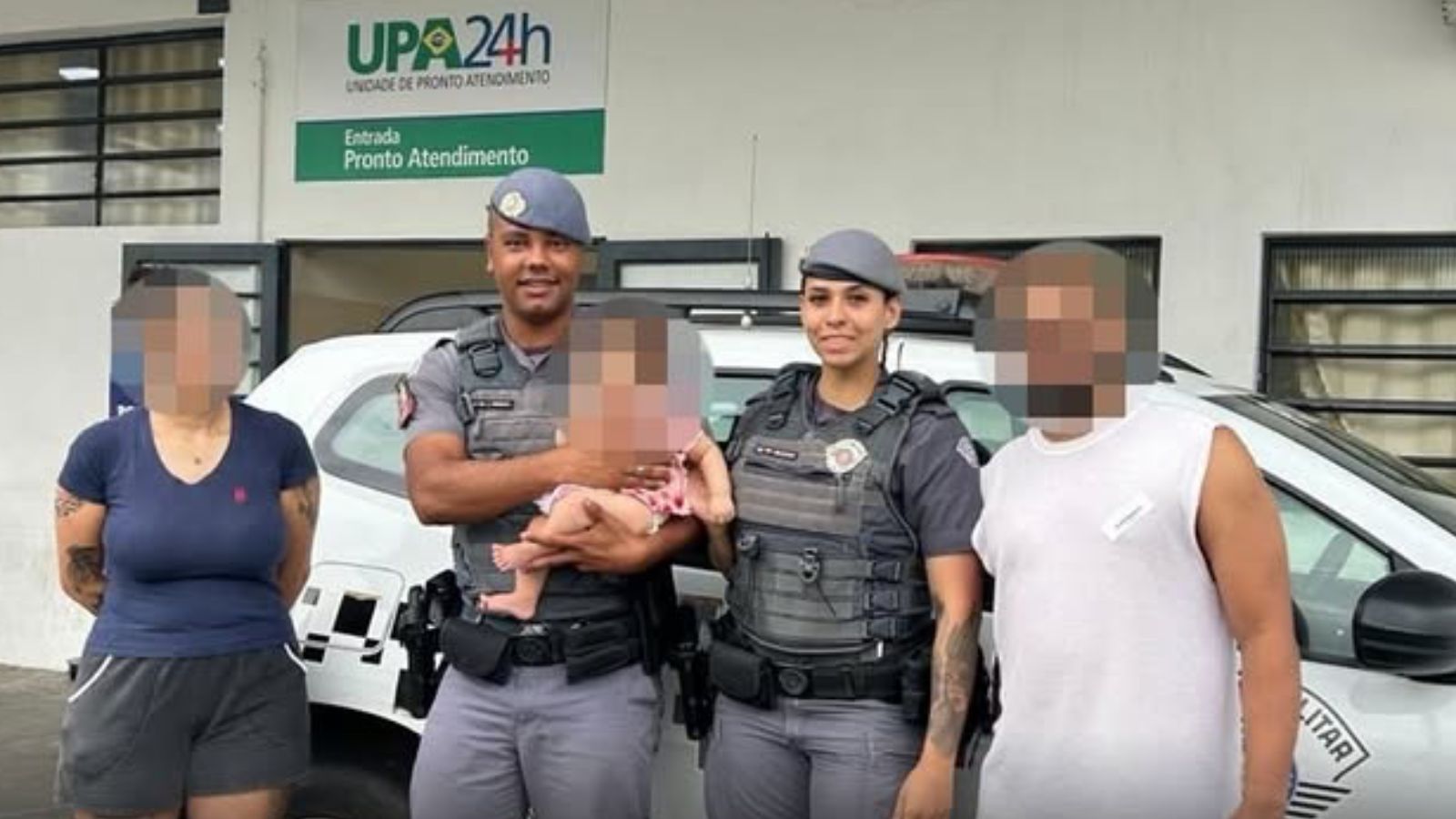 Policiais militares salvam bebê