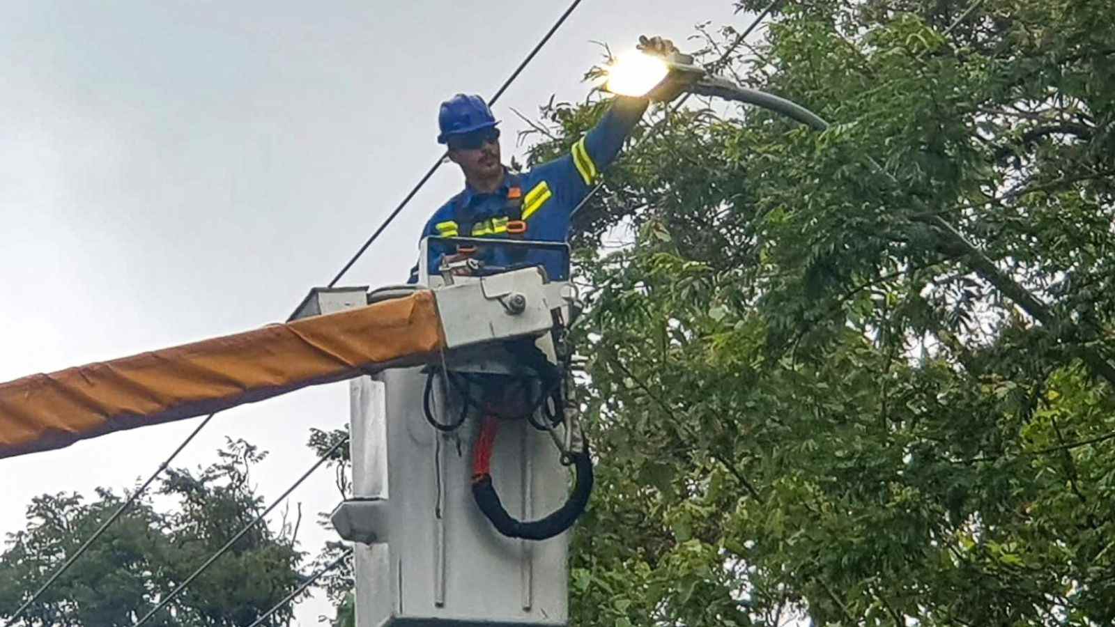 Instalação de luminárias LED em Jundiaí