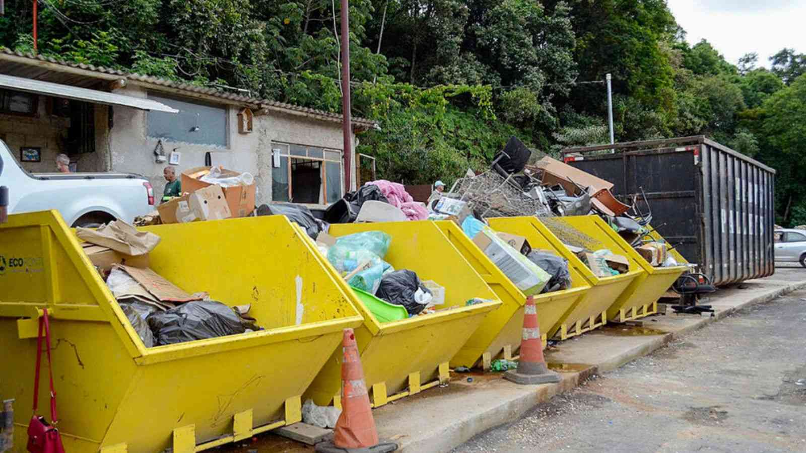 Caminhão Cata-Treco em Várzea Paulista