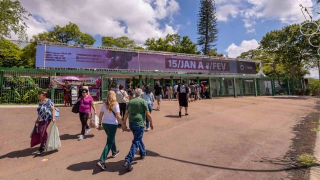 Visitantes entram no Parque da Uva durante a Festa da Uva e Expo Vinhos de Jundiaí