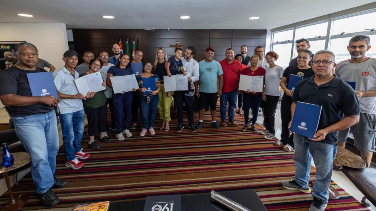 Entrega de matrículas no Jardim Novo Horizonte em Jundiaí